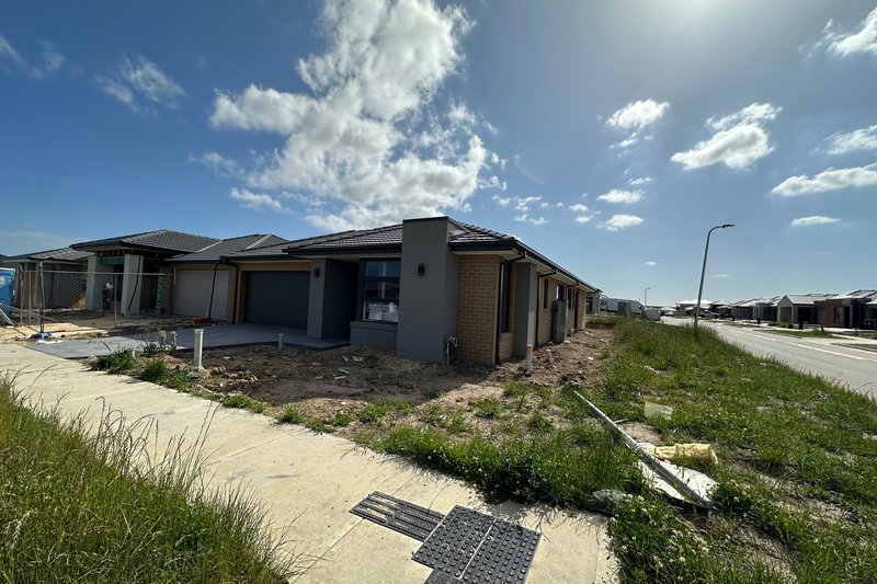 Photo - 21 Arctic Street, Clyde North VIC 3978 - Image 18