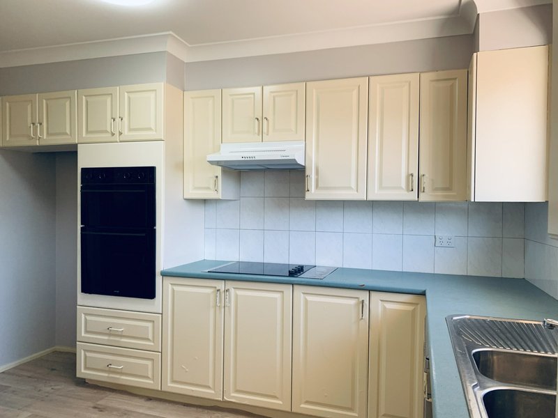 Photo - 21 Ardrossan Crescent, St Andrews NSW 2566 - Image 3