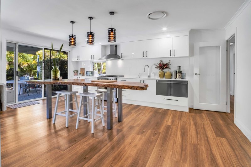 Photo - 21 Armidale Crescent, Helensvale QLD 4212 - Image 5