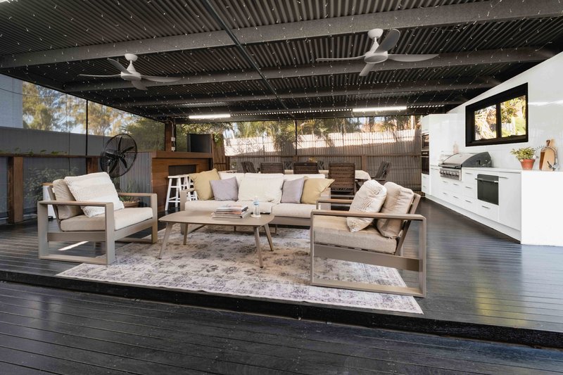 Photo - 21 Armidale Crescent, Helensvale QLD 4212 - Image 7