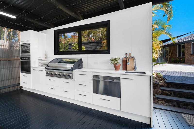 Photo - 21 Armidale Crescent, Helensvale QLD 4212 - Image 8