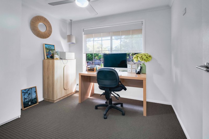 Photo - 21 Armidale Crescent, Helensvale QLD 4212 - Image 15