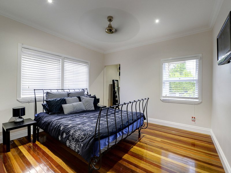 Photo - 21 Arnold Street, Holland Park QLD 4121 - Image 9