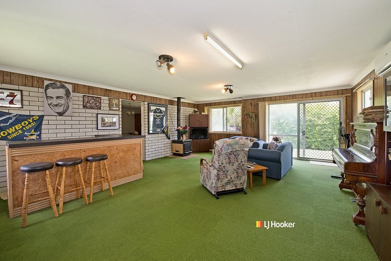 Photo - 21 Arrakune Crescent, Kallangur QLD 4503 - Image 2