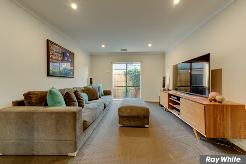 Photo - 21 Arrowgrass Drive, Point Cook VIC 3030 - Image 7