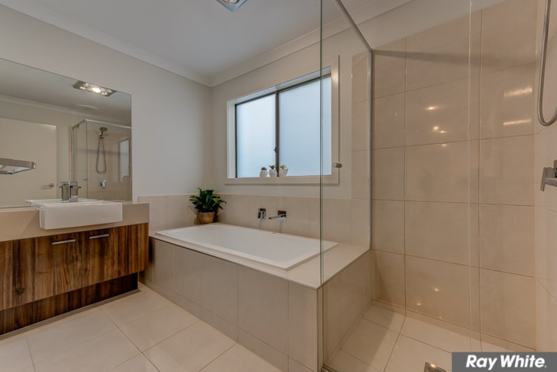 Photo - 21 Arrowgrass Drive, Point Cook VIC 3030 - Image 19