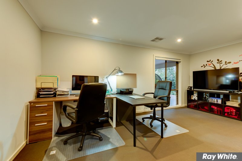 Photo - 21 Arrowgrass Drive, Point Cook VIC 3030 - Image 21