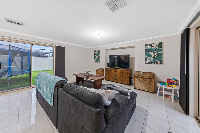 Photo - 21 Ascot Avenue, Munno Para West SA 5115 - Image 11