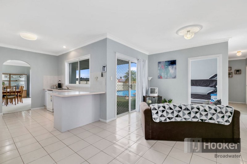 Photo - 21 Ashburton Close, Arundel QLD 4214 - Image 4