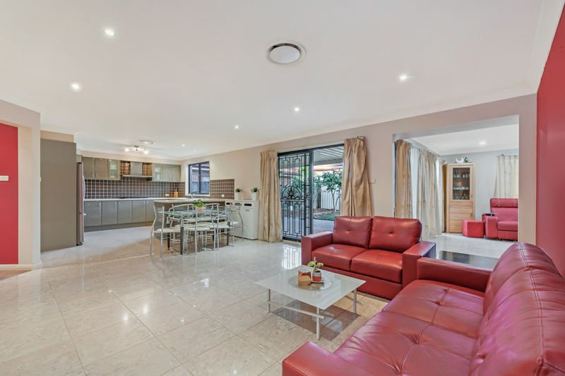 Photo - 21 Ashtead Parade, Stanhope Gardens NSW 2768 - Image 6