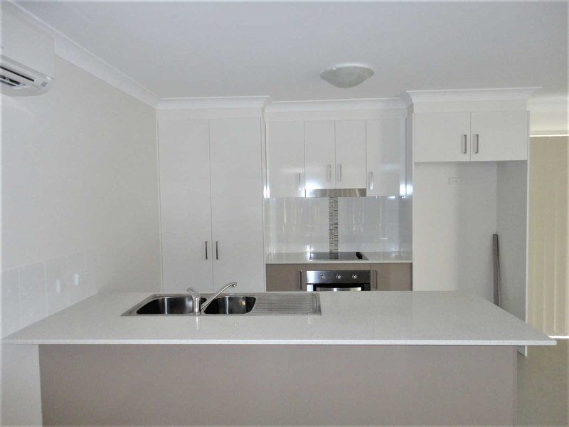 Photo - 2/1 Aston Street, Upper Coomera QLD 4209 - Image 2