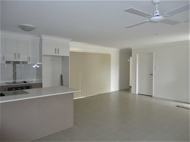 Photo - 2/1 Aston Street, Upper Coomera QLD 4209 - Image 4
