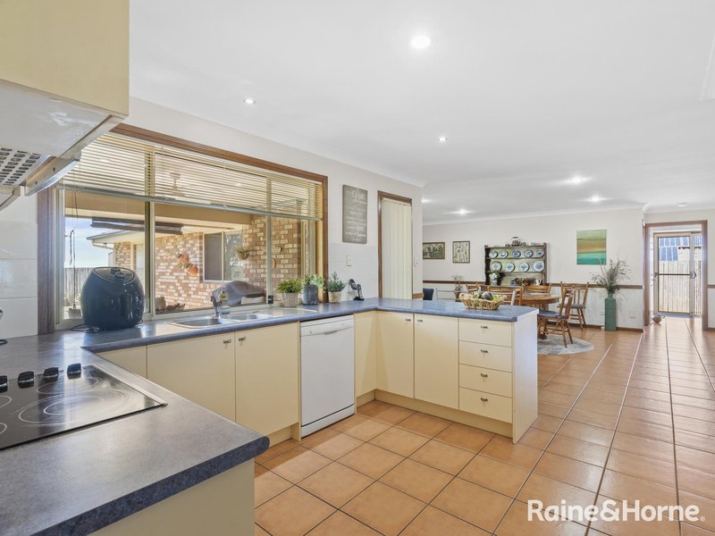 Photo - 21 Attenborough Circuit, Redland Bay QLD 4165 - Image 5