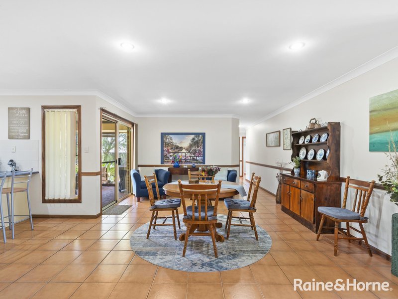 Photo - 21 Attenborough Circuit, Redland Bay QLD 4165 - Image 8