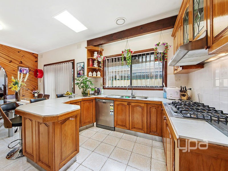 Photo - 21 Baguley Crescent, Kings Park VIC 3021 - Image 5