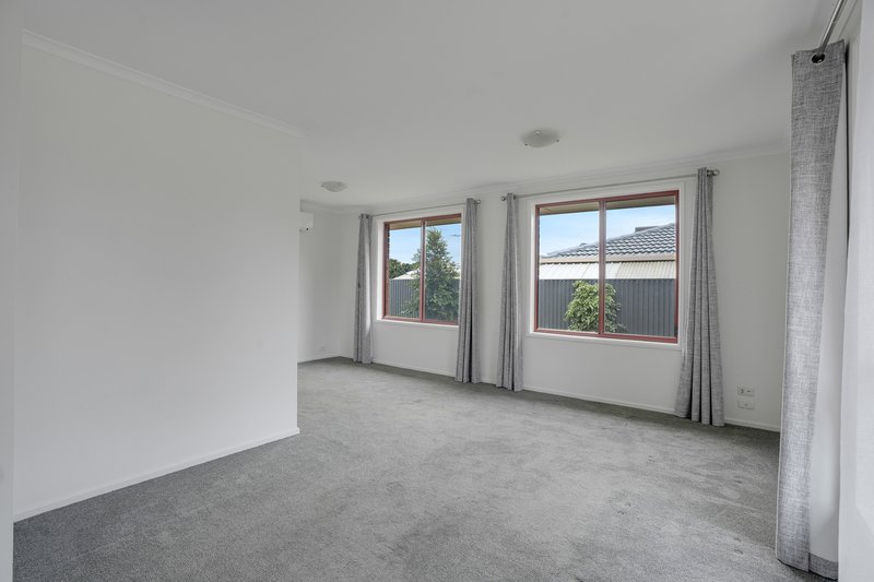 Photo - 21 Balmoral Circuit, Blakeview SA 5114 - Image 2