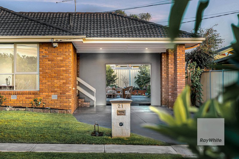 Photo - 21 Bamford Avenue, Westmeadows VIC 3049 - Image 2