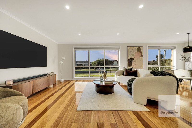 Photo - 21 Bamford Avenue, Westmeadows VIC 3049 - Image 3