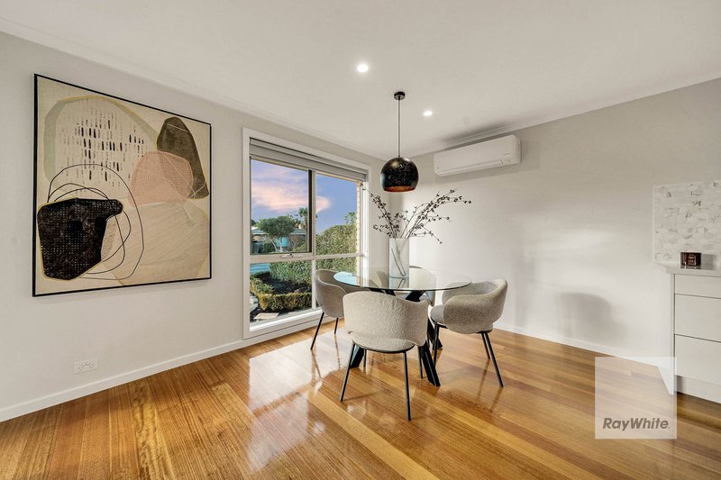 Photo - 21 Bamford Avenue, Westmeadows VIC 3049 - Image 6