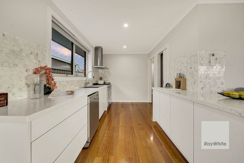 Photo - 21 Bamford Avenue, Westmeadows VIC 3049 - Image 10