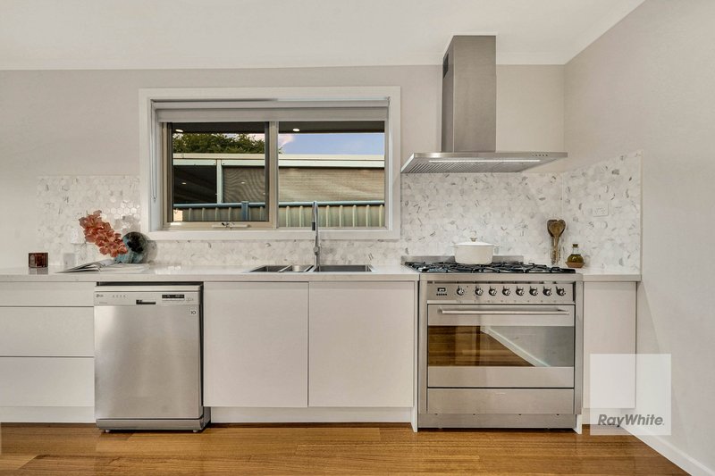 Photo - 21 Bamford Avenue, Westmeadows VIC 3049 - Image 15