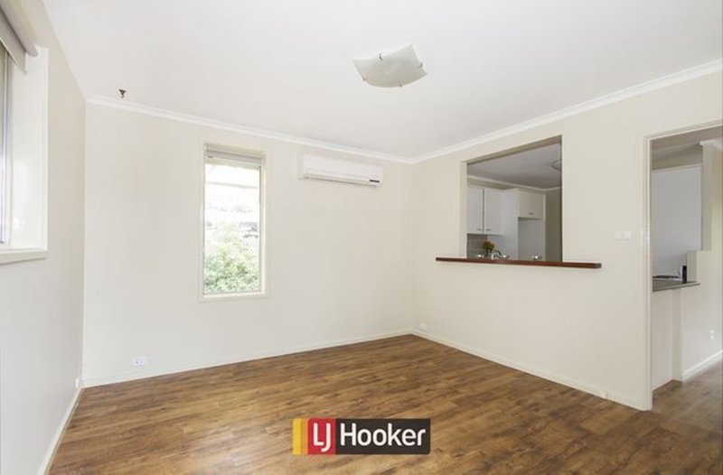 Photo - 21 Bardsley Place, Holt ACT 2615 - Image 3