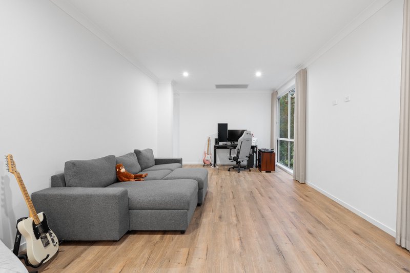 Photo - 21 Benhiam Street, Calamvale QLD 4116 - Image 15