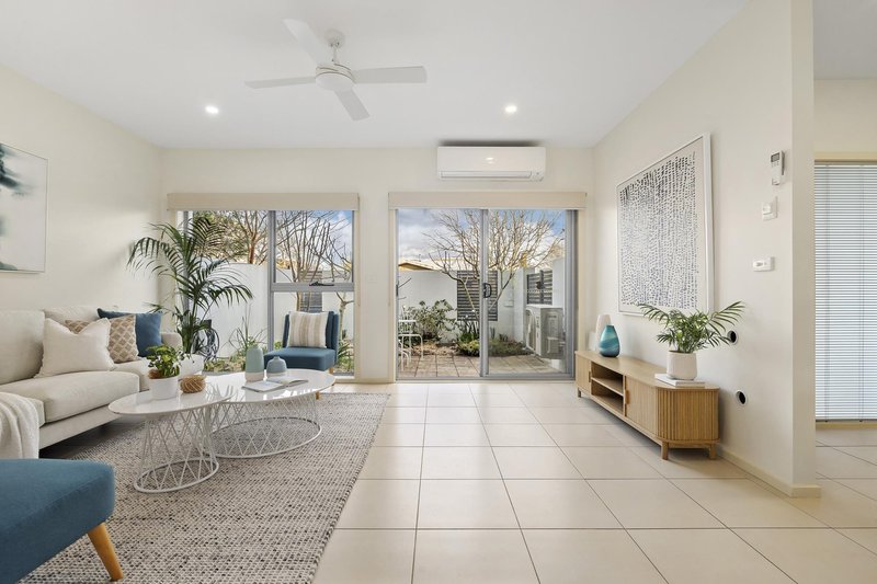 Photo - 21 Bettie Mcnee Street, Watson ACT 2602 - Image 1