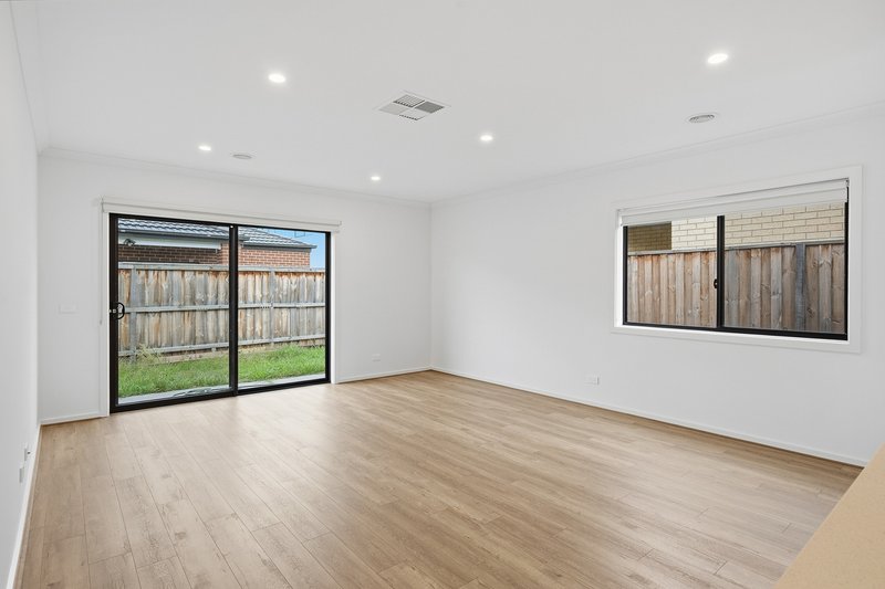 Photo - 21 Blainey Way, Officer VIC 3809 - Image 3