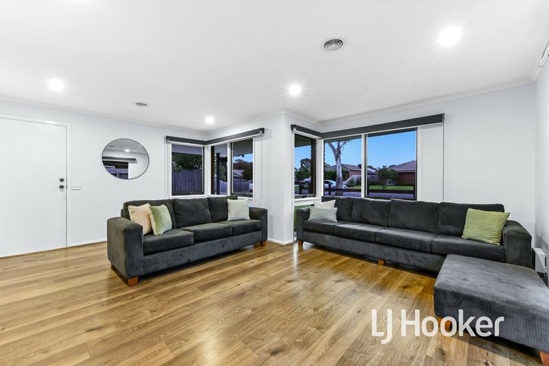 Photo - 21 Bluegrass Crescent, Pakenham VIC 3810 - Image 2