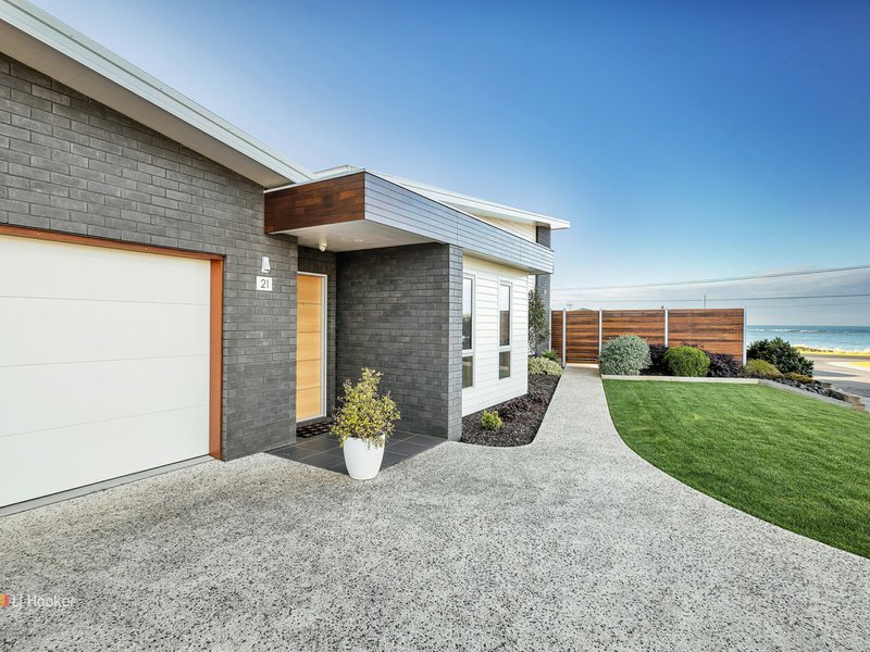 Photo - 21 Bluewater Crescent, Wynyard TAS 7325 - Image 2