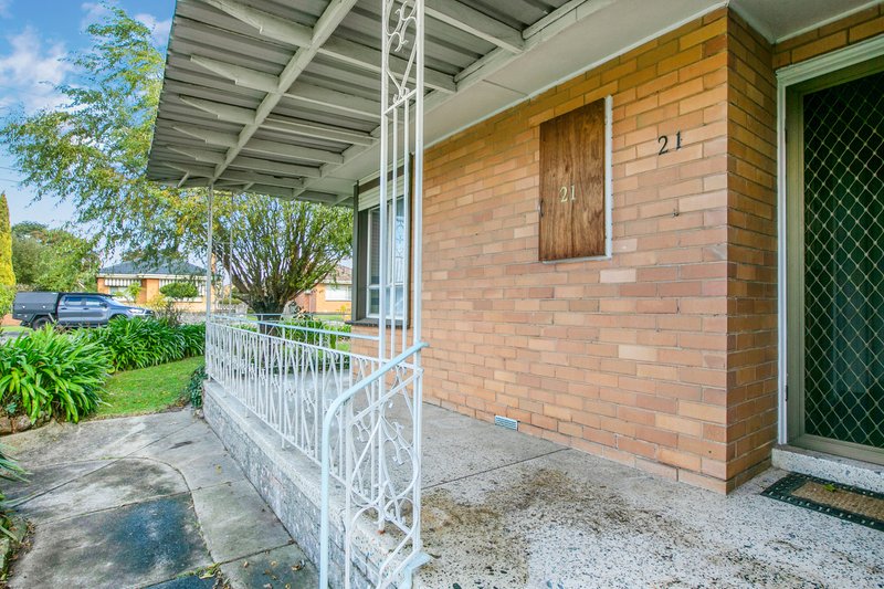 Photo - 21 Bogong Court, Reservoir VIC 3073 - Image 4