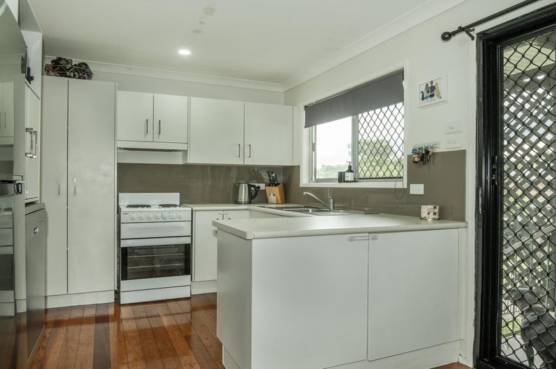 Photo - 21 Bramble Street, Norman Gardens QLD 4701 - Image 4