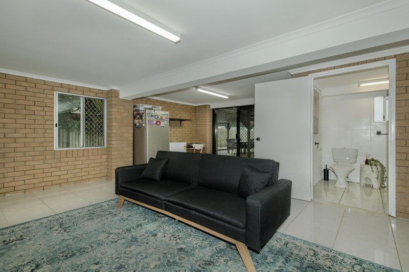 Photo - 21 Bramble Street, Norman Gardens QLD 4701 - Image 10