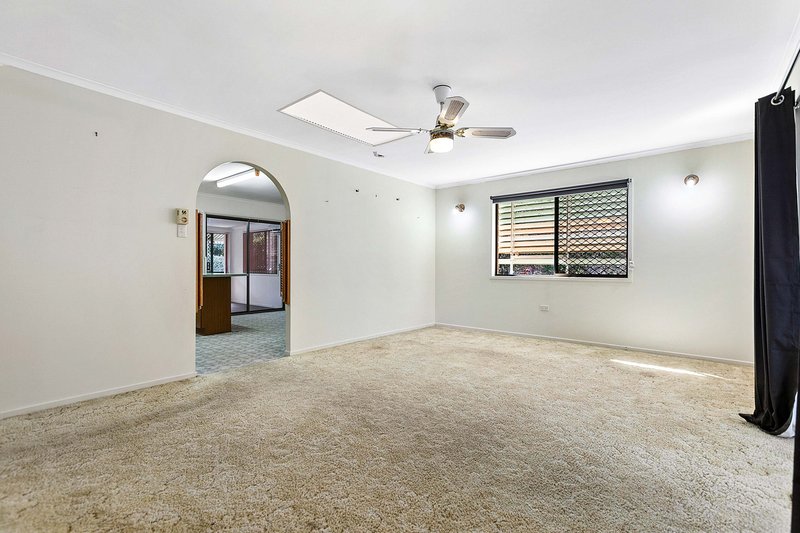 Photo - 21 Brighton Street, Point Vernon QLD 4655 - Image 5