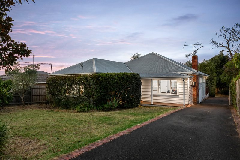 21 Bronte Avenue, Burwood VIC 3125