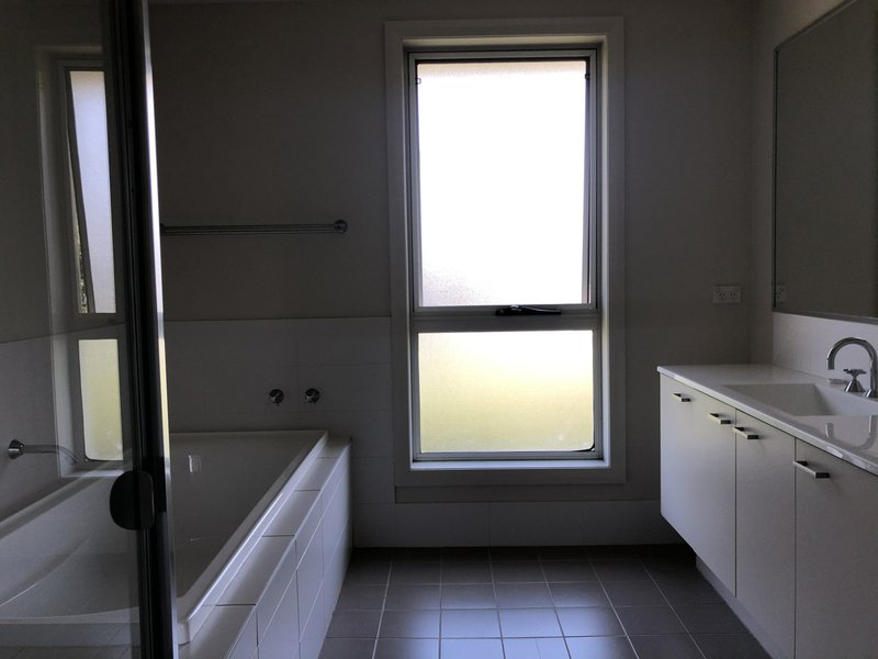 Photo - 21 Brothers Lane, Glenfield NSW 2167 - Image 4