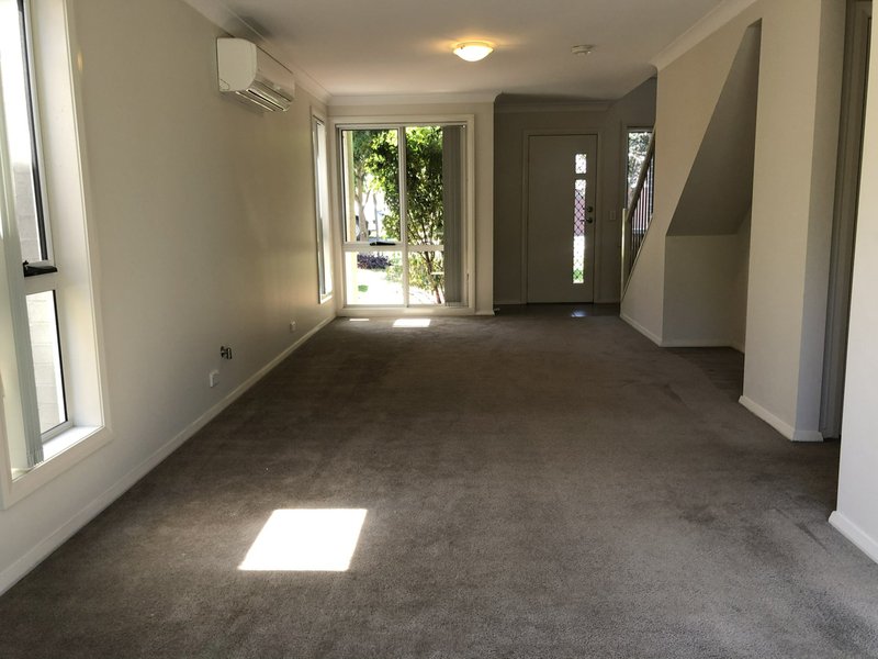 Photo - 21 Brothers Lane, Glenfield NSW 2167 - Image 4