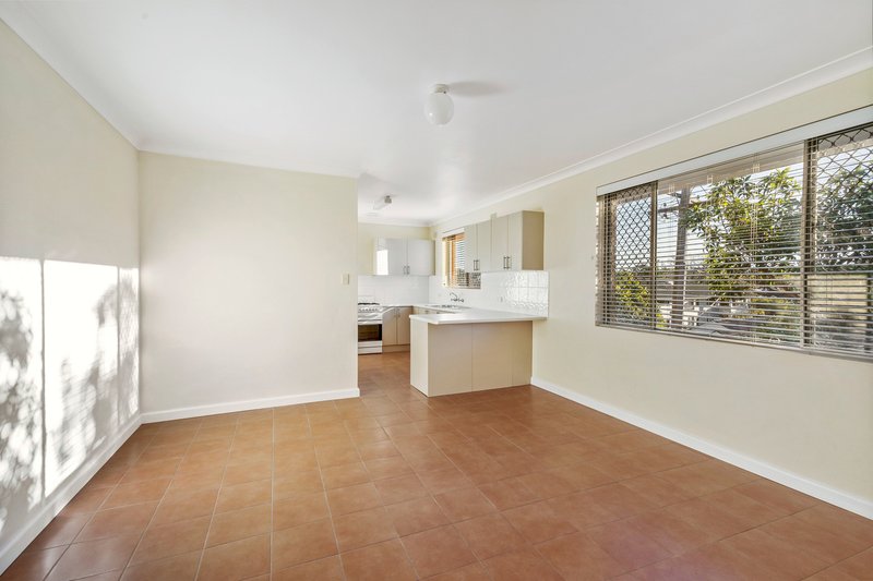 Photo - 2/1 Burchmore Road, Manly Vale NSW 2093 - Image 3