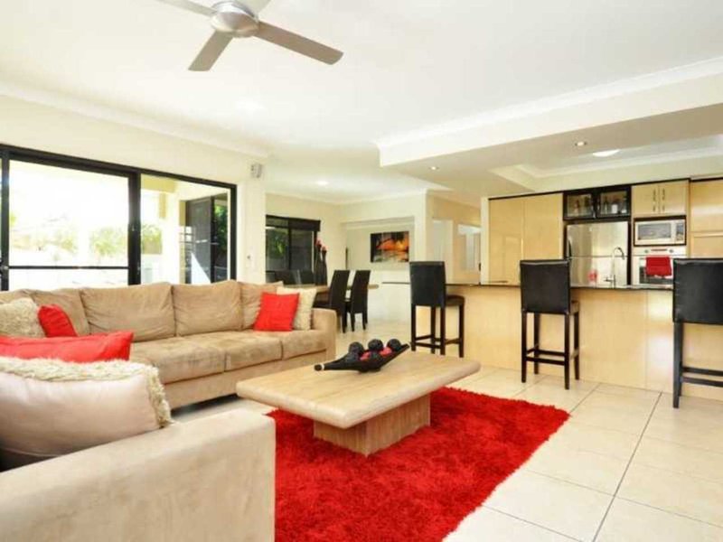 Photo - 21 Calmwater Crescent, Helensvale QLD 4212 - Image 4