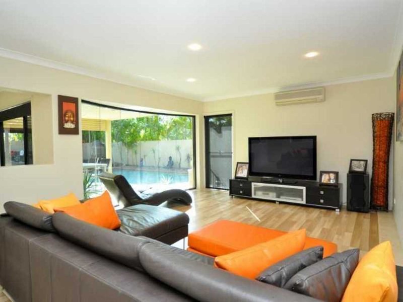 Photo - 21 Calmwater Crescent, Helensvale QLD 4212 - Image 8