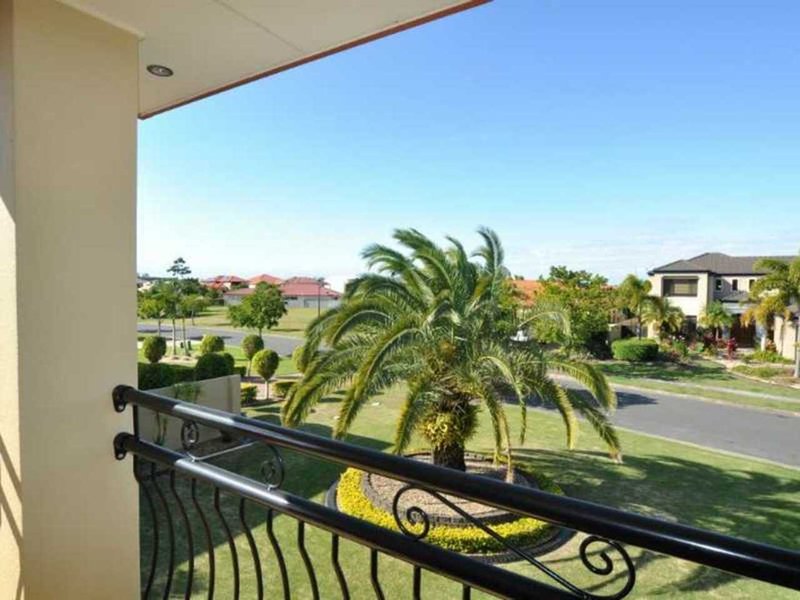 Photo - 21 Calmwater Crescent, Helensvale QLD 4212 - Image 16