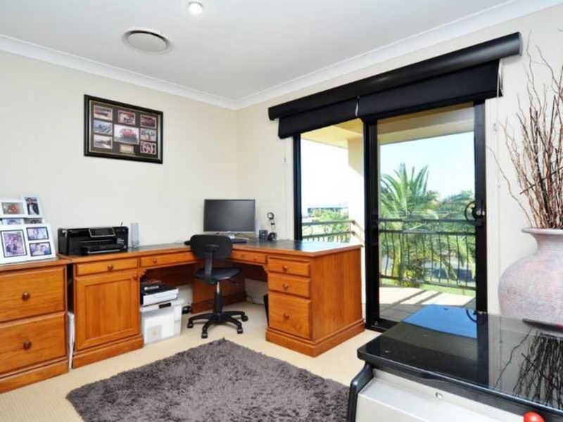 Photo - 21 Calmwater Crescent, Helensvale QLD 4212 - Image 18