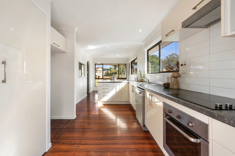 Photo - 21 Carbeen Crescent, Lawnton QLD 4501 - Image 7