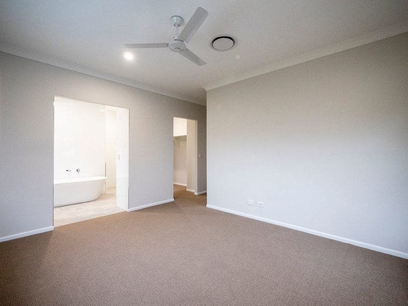 Photo - 21 Carbethon Street, Manly QLD 4179 - Image 6