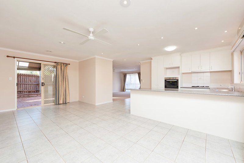 Photo - 21 Cashmore Place, Roxburgh Park VIC 3064 - Image 3