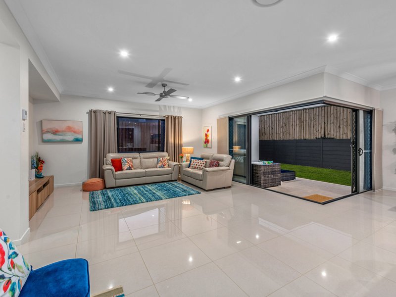 Photo - 21 Cassia Street, Bridgeman Downs QLD 4035 - Image 7