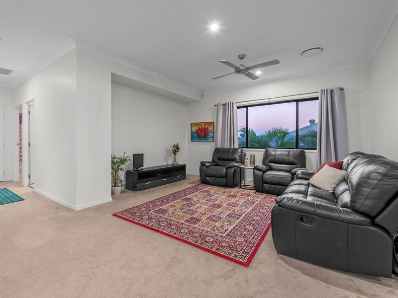 Photo - 21 Cassia Street, Bridgeman Downs QLD 4035 - Image 9