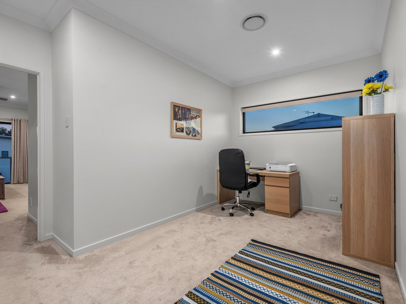 Photo - 21 Cassia Street, Bridgeman Downs QLD 4035 - Image 10