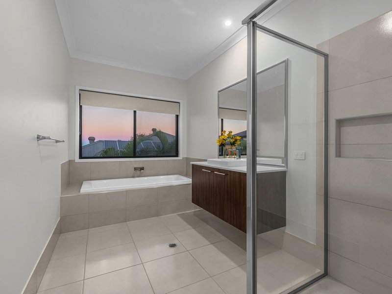 Photo - 21 Cassia Street, Bridgeman Downs QLD 4035 - Image 19